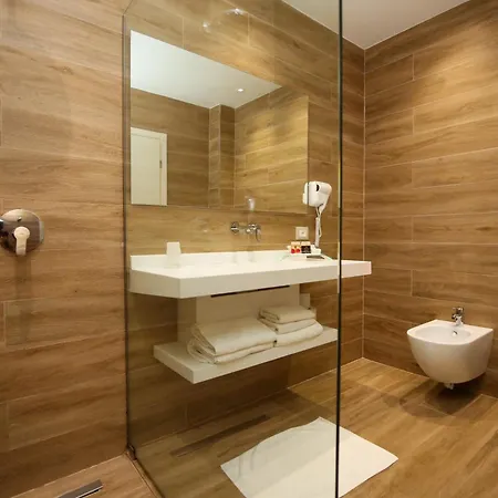 Hotel Regina Blu Radhimë