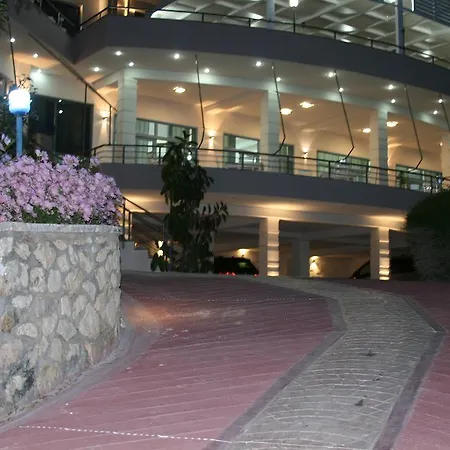 Regina Blu Hotel Radhimë