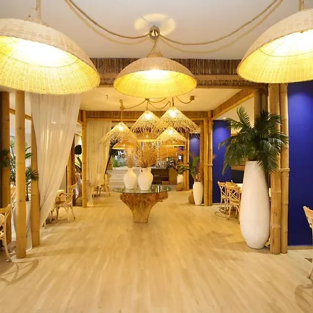 Regina Blu Hotel Radhimë