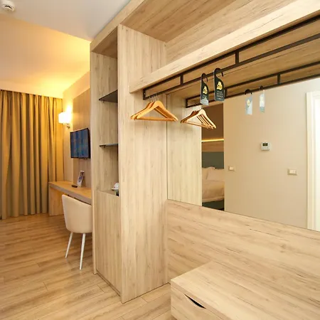 Regina Blu 5* Radhimë